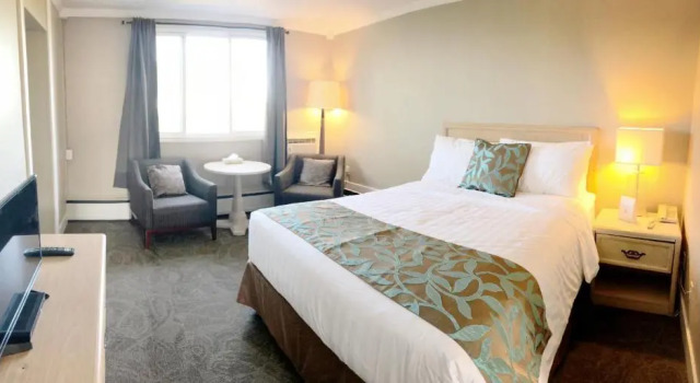 Люкс Deluxe Seasons Inn Halifax