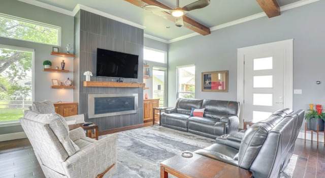 Коттедж Gorgeous Granbury Lake House with Hot Tub and Dock!