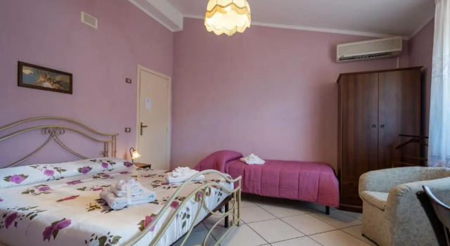 Четырёхместный номер Standard с видом на сад Villa Brunella