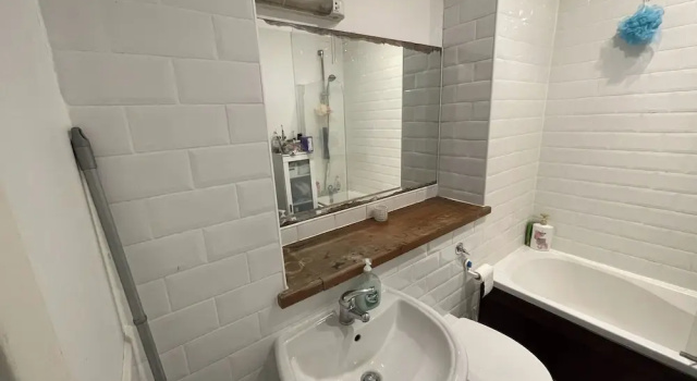 Апартаменты Lovely 2-bed Apartment -sleeps 5 & Parking