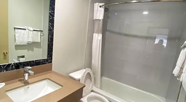 Люкс Deluxe Coast Penticton Hotel