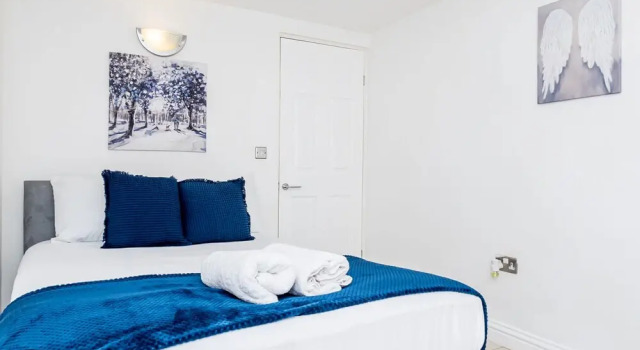 Lovely 2 Bedroom Apartment With Free Parking, Varaa Huoneisto Asunnot kohteessa Merseyside, Huoneisto