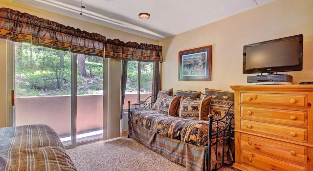 The Lift C11 1 Bedroom Condo by RedAwning, Rezerwuj Apartament Hotele w Vail Ski z basenem, Basen