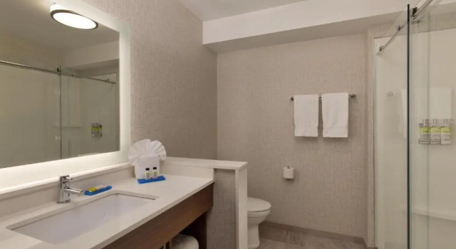 Четырёхместный номер Standard Holiday Inn Express & Suites - Portland Airport - Cascade Stn by IHG