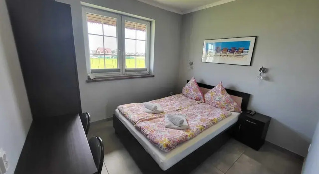 Кровать в общем номере с 6 комнатами Comfortable premium class apartment, shared swimming pool, Gaski