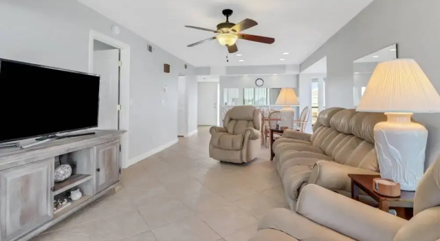 21420 Bay Village Dr 218, Забронировать Апартаменты/квартира Отели Fort Myers Area с парковкой, Парковка