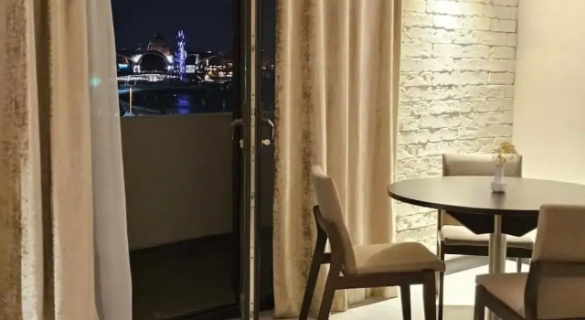 Apartament cu balcon și cu vedere la mare Crown Apartments