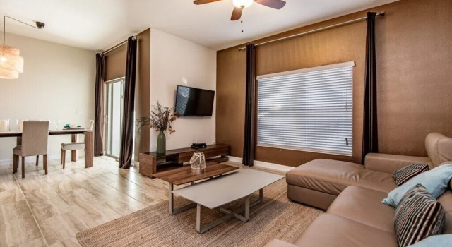 Amazing Townhome! - Champions Gate - 1588mvd 4 Bedroom Townhouse, Buchen Sie Ferienhaus Hotels in Four Corners mit Pool, Schwimmbad