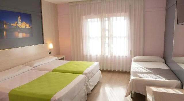 Трёхместный номер Standard Hotel Spa Rio Ucero