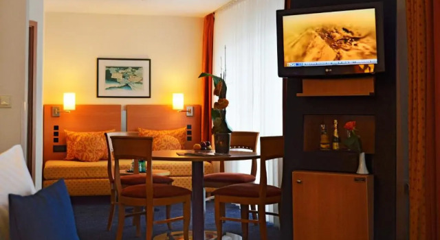 Полулюкс Hotel Plaza