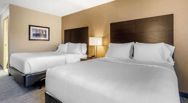 Четырёхместный номер Economy The Capitol Hotel