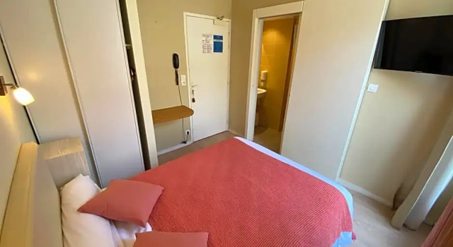 Одноместный номер Standard с видом на сад Hôtel de charme & SPA Villa Cosare sur la promenade bord de plage 20m de la mer