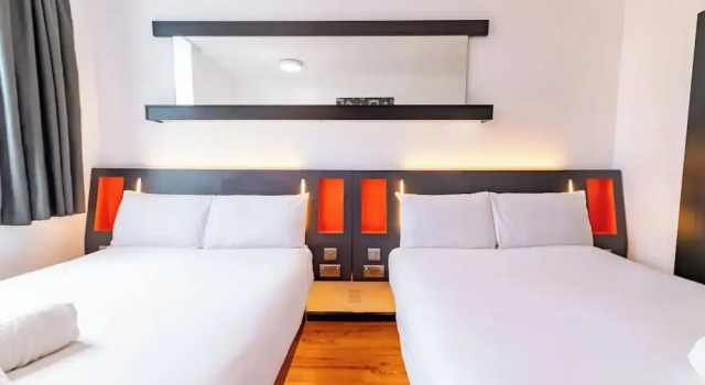 Четырёхместный номер семейный easyHotel Newcastle