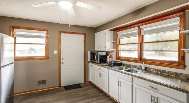 Walk to SC State University & Claflin: Cozy Home, Забронировать Дом для отпуска Коттеджи Южной Каролины, Коттедж