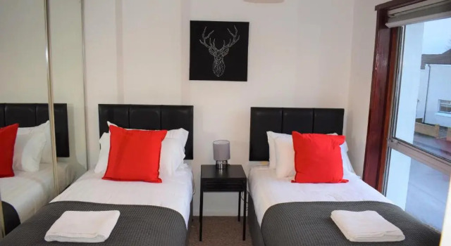 Апартаменты 3 Bedroom-Kelpies Serviced Apartments Burns