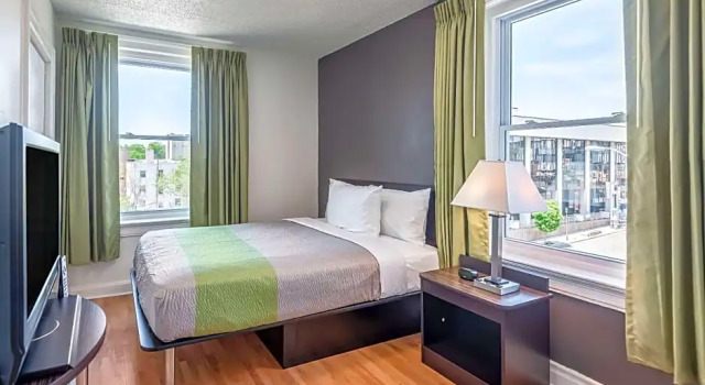 Четырёхместный люкс Quality Inn Downtown Kansas City