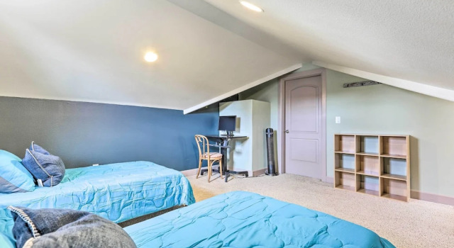 Коттедж Family-friendly Bend Home w/ Hot Tub & Yard!