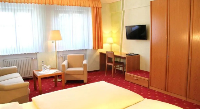 Standart üç kişilik oda Goldener Schwan Hotel Garni