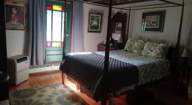 Двухместный номер Standard с балконом Colonial Charm Inn