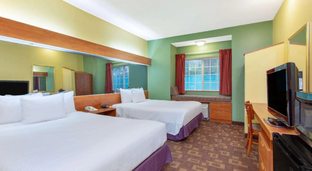Четырёхместный номер Standard Microtel Inn & Suites by Wyndham Charlotte/Northlake