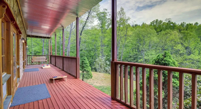 Коттедж с 3 комнатами Upscale Mtn-View Smokies Cabin: Hot Tub & Fire Pit