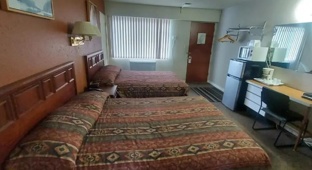 Четырёхместный номер Standard Lazy Bear Lodge