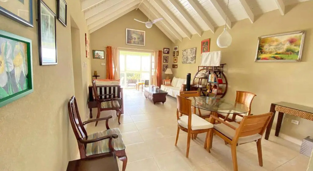 Cottage The Gem is located a few minutes walk to the gorgeous Bottom Bay Beach