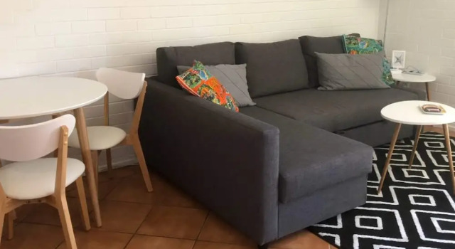 Lovely 1 Bedroom Apartment Steps to the Beach, Buchen Sie Ferienwohnung Hotels in Queensland mit Parkplatz, Parkplätze