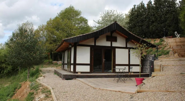 Misaka, Rezervați Hotel Jouy-sur-Eure Franța