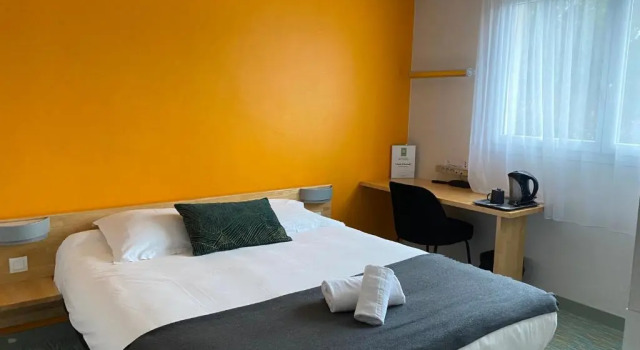 Трёхместный номер Classic Le Clos Du Pontic Logis et CitHotel