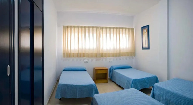 Кровать в общем номере Albergue Inturjoven Sevilla