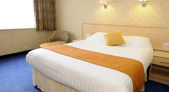 Ramada London Finchley, Забронировать Отель Отели Лондона 3 звезды, рядом с Maurice Rebak Stadium, 3*