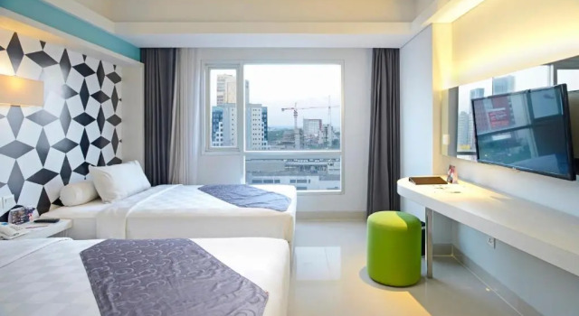 Cozy Twin room Crown Prince Hotel