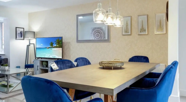 Luxury 5 bedroom Serviced Hse Leavesden