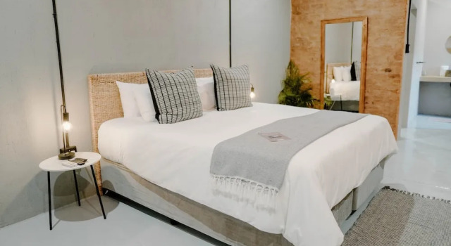Вилла Executive Lighthouse Guesthouse & Cafe