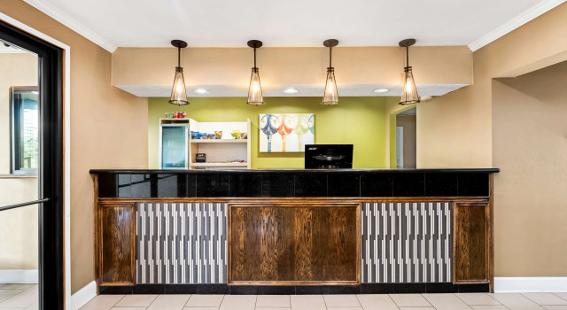 Best Western Gateway Inn, Buchen Sie Hotel Hotels in Mississippi mit Pool, Schwimmbad