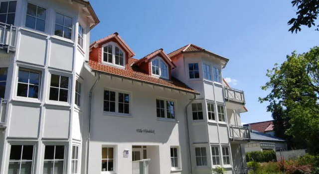 Villa Vilmblick - Wohnung 23 mit Meerblick-Balkon, Book Villa Lauterbach Rügen