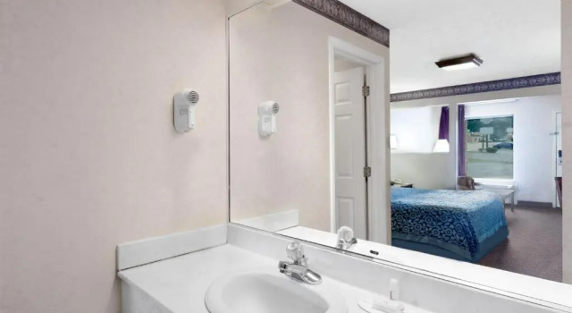 Люкс Deluxe Days Inn by Wyndham Morristown