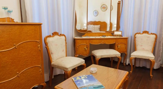 Mansion Argyrakiko - 3 bedroom house in Kampos, Забронировать Отель Отели Хиоса с парковкой, Парковка