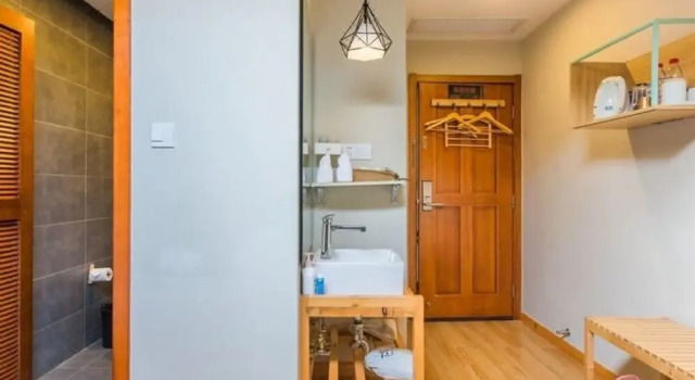 Двухместный номер Classic Floral Hotel Hangzhou Pupu