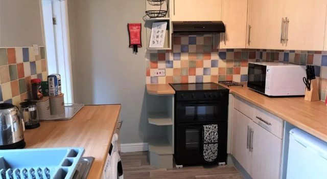 Douglas House, near Hospital, attractive and comfy 2 bedroom House with enclosed yard to rear