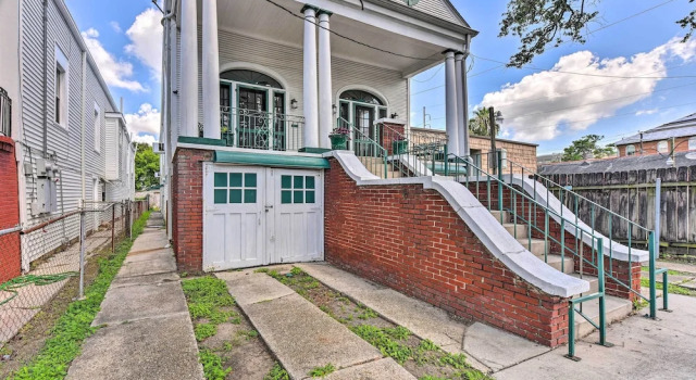 Charming New Orleans Home < 3 Mi to Bourbon St, Забронировать Дом для отпуска Новый Орлеан Луизиана, рядом с Carrollton Shopping Center
