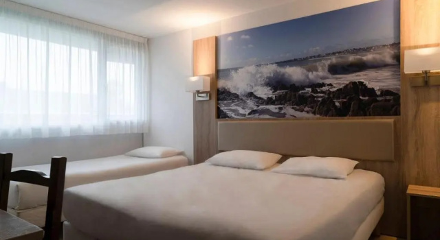Трёхместный номер Standard BRIT HOTEL Confort MORLAIX