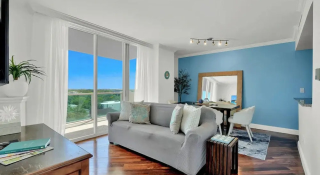 Fabulous 2-Bedroom in the Heart of Grove