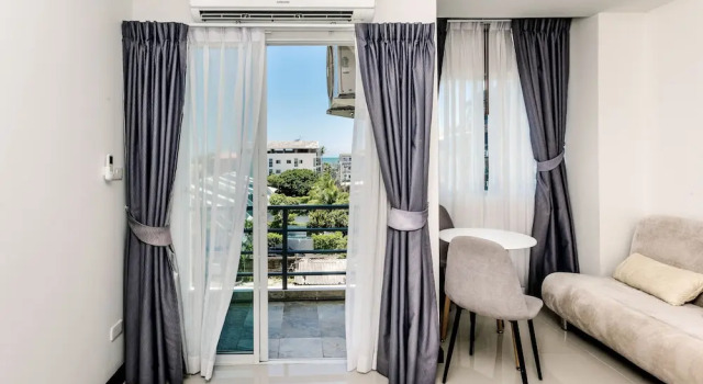 Номер Deluxe с балконом и с видом на море Beach 7 Condo
