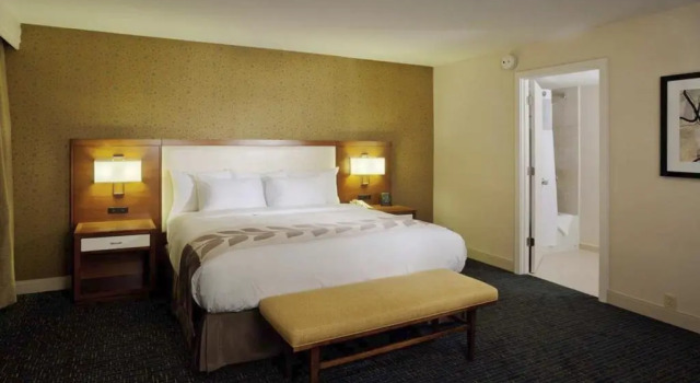 Номер Standard DoubleTree by Hilton Hotel South Bend