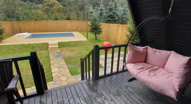 Бунгало Cozy Bungalow With Private Pool Surrounded by Nature in Sapanca