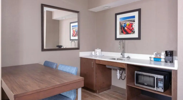 Люкс Hampton Inn & Suites Concord-Charlotte