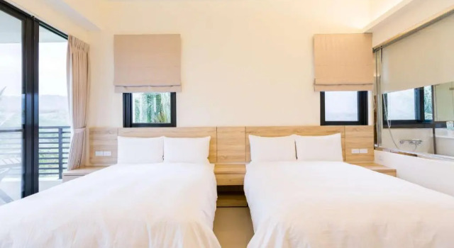 Четырёхместный номер Standard с видом на горы Rich Sunshine Inn