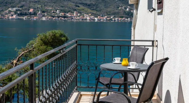 Апартаменты c 1 комнатой с балконом и с частичным видом на море Apartments Miramar